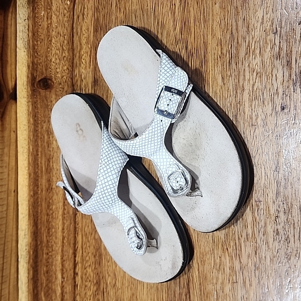SAS Sanibel T-Strap White Snake Thong Sandal Size 7 1/2MW